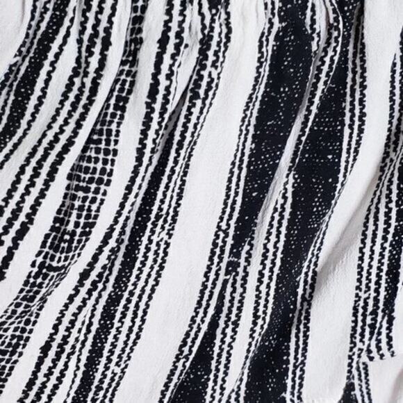 Astr the Label Striped Blouson Black‎ White Crop Top Size Large - Picture 3 of 3